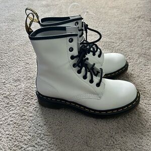 Dr. Martens 1460 W Patent Leather Fashion‎ Boot